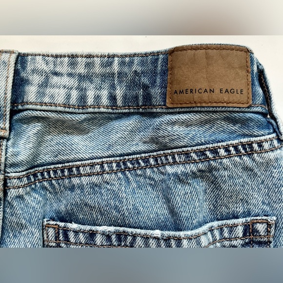 American Eagle Mom Straight Jean Distressed Light Blue Jeans Women’s Size 4 - Picture 15 of 15